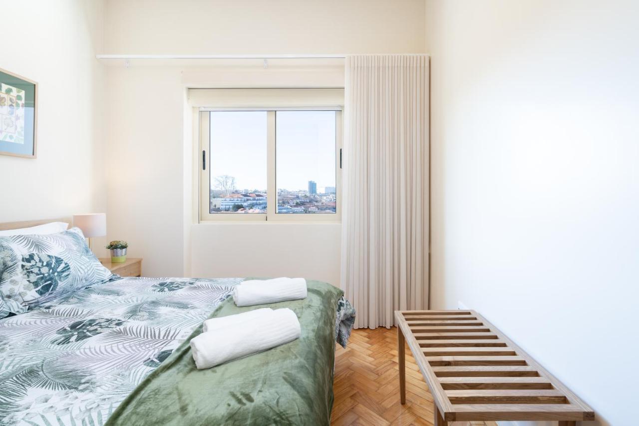 Host Wise - Lovely Bright Flat - Instaworthy City View Вила-Нова-ди-Гая Экстерьер фото