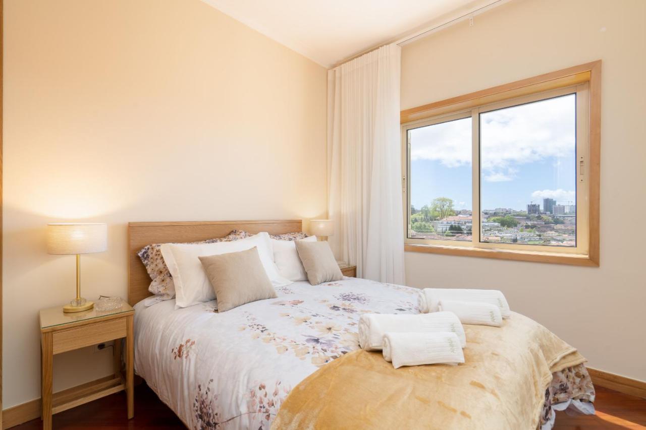 Host Wise - Lovely Bright Flat - Instaworthy City View Вила-Нова-ди-Гая Экстерьер фото